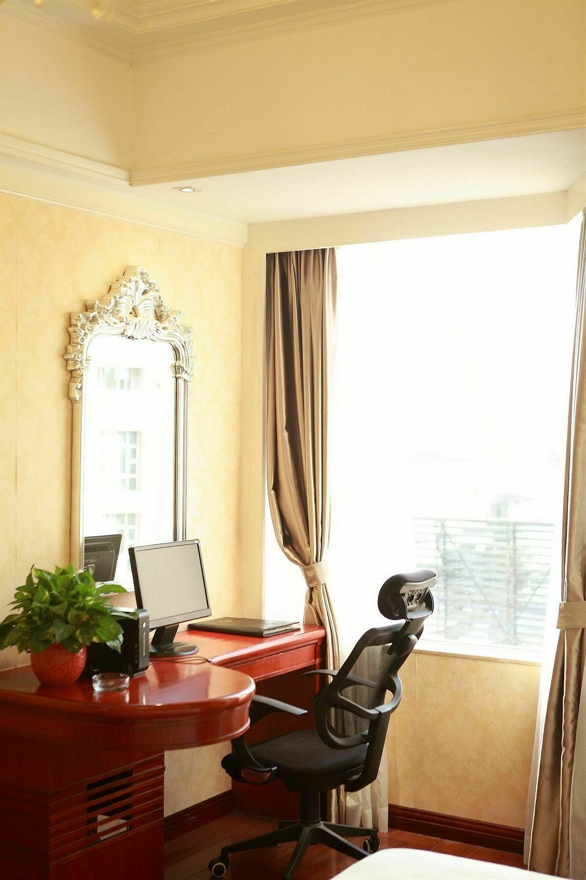 Bluesky Hotel Canton Esterno foto